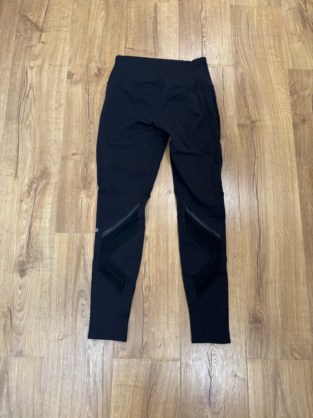 Alo Mesh Detail Leggings - Picture 2 of 3